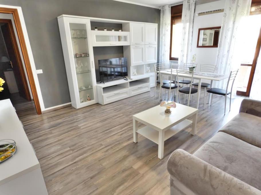 Welcome House Desenzano Center Apartman Desenzano del Garda Kültér fotó