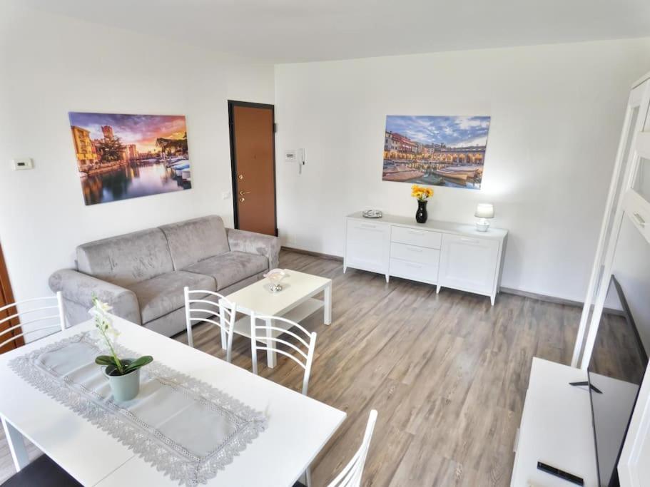 Welcome House Desenzano Center Apartman Desenzano del Garda Kültér fotó